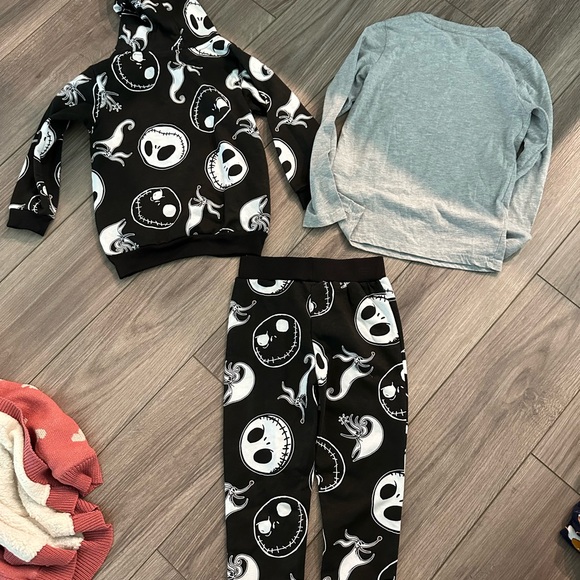 Nightmare before Christmas 3 piece sweat suit set 💀 - Picture 2 of 7